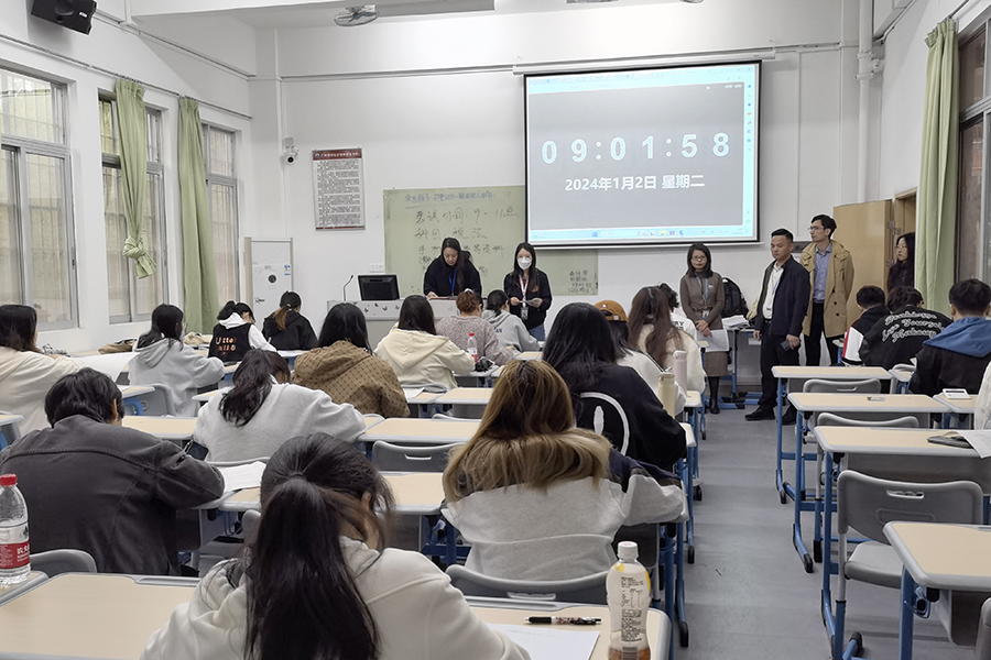 皇家国际领导一行巡查现场.jpg