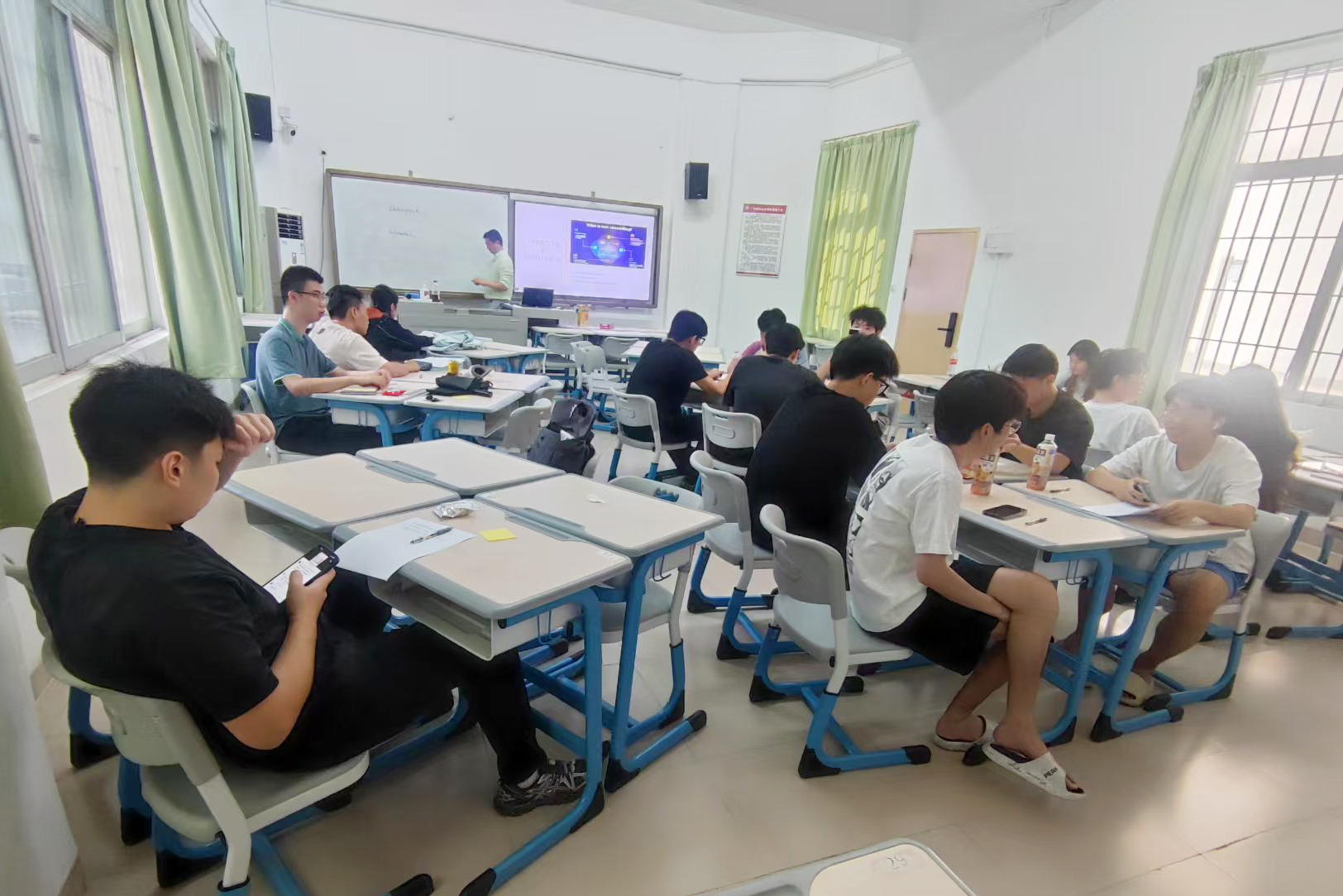 《市场调研与预测》授课现场.jpg