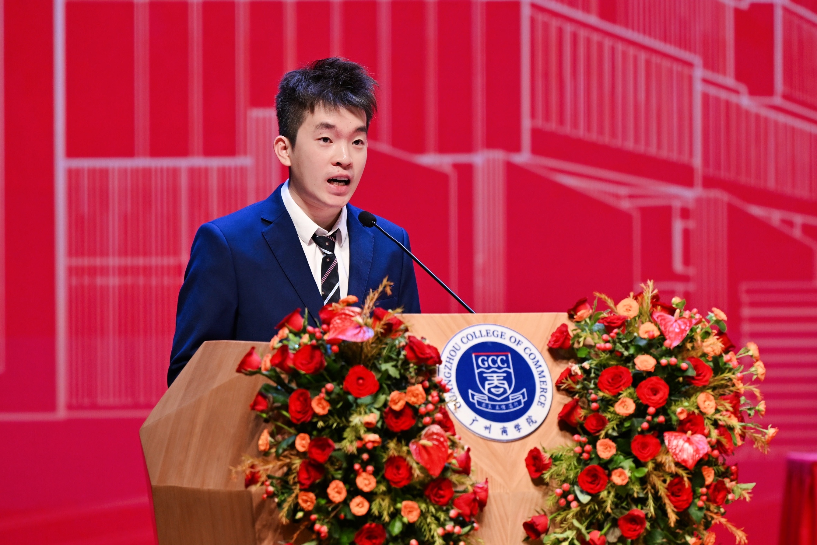 校友代表刘悦邦发言.jpg