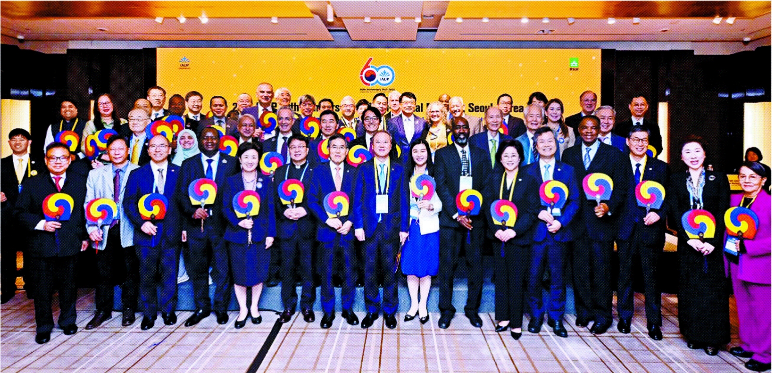 与会各高校领导合影.png