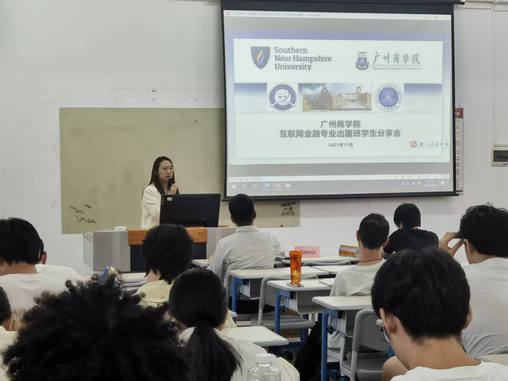 Rebecca老师进行学校情况介绍与申请指导.jpg