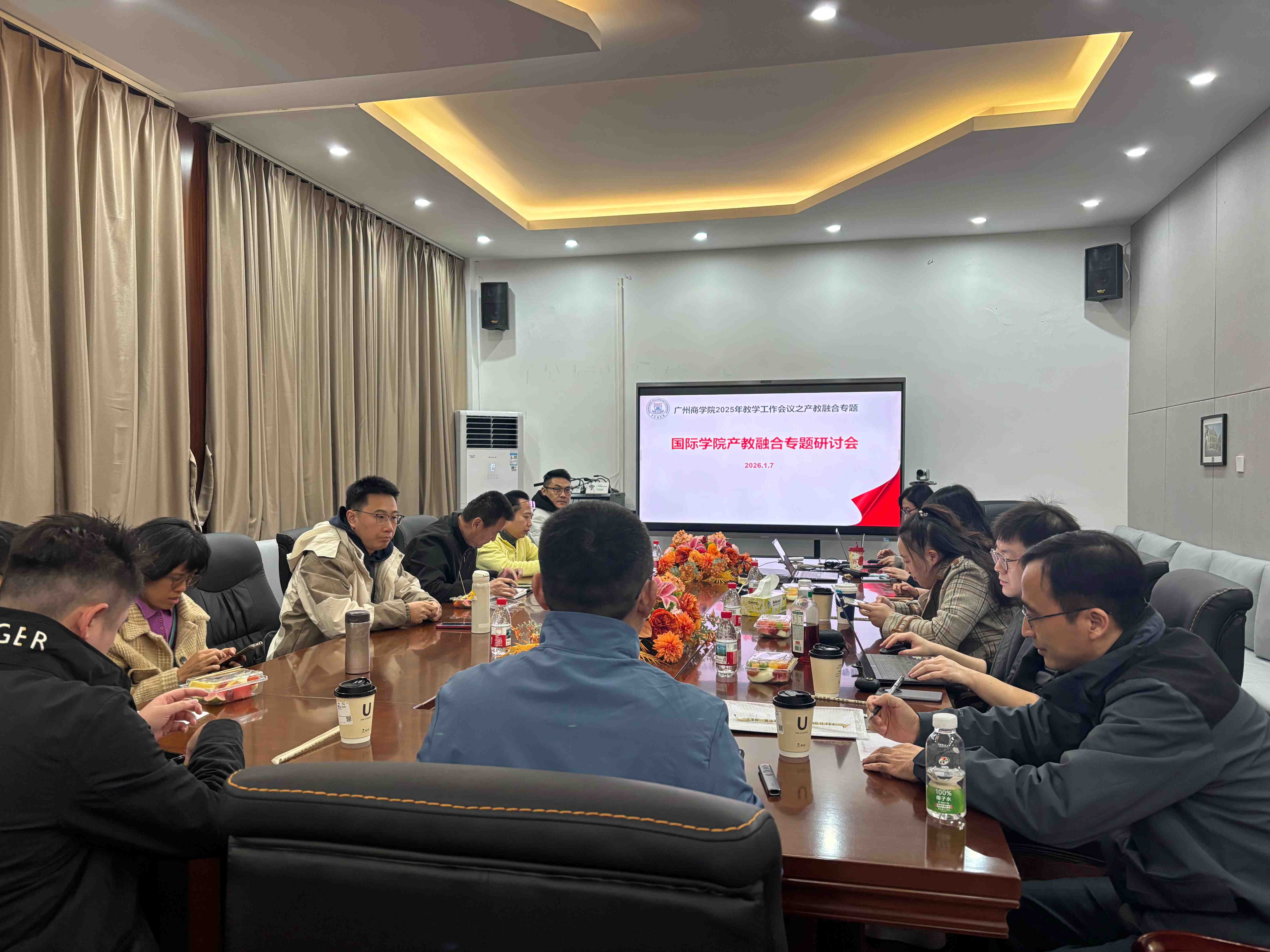 皇家国际产教融合专题研讨会议现场（一）.jpg