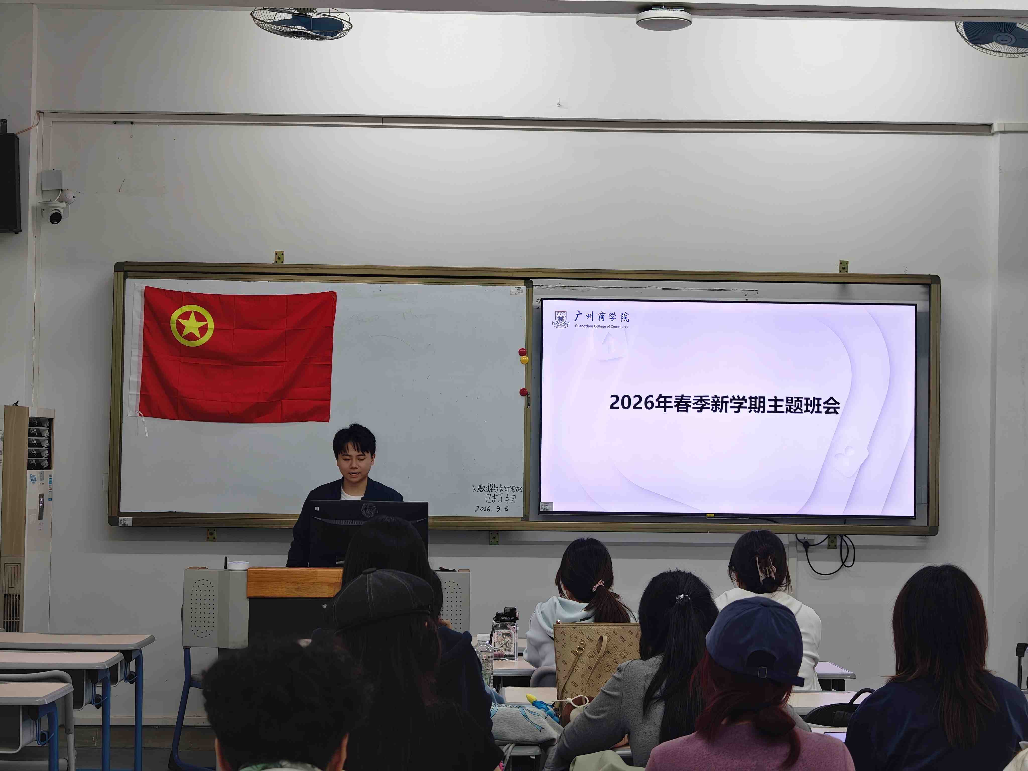辅导员唐炎桂主讲.jpg