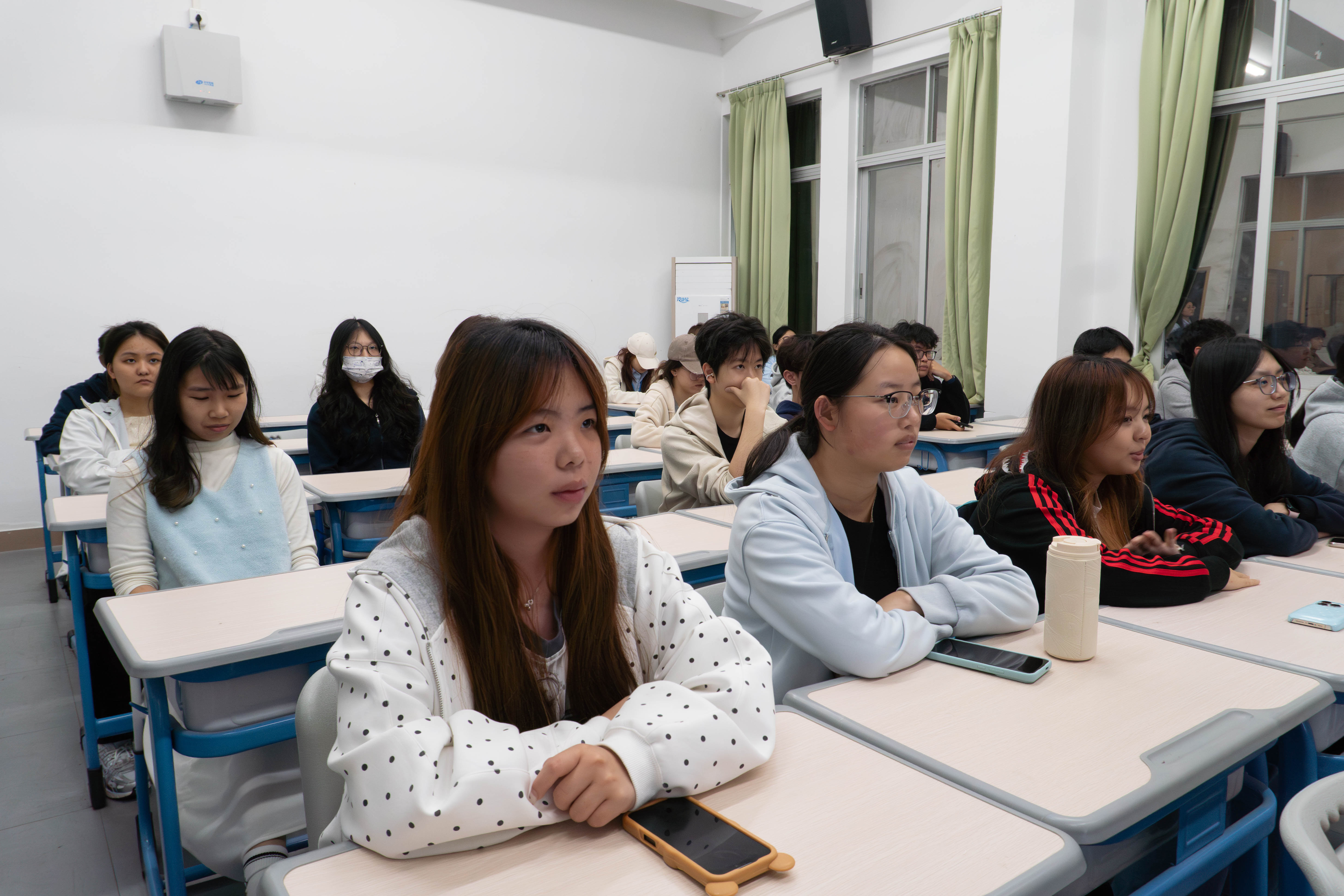 会议现场.jpg