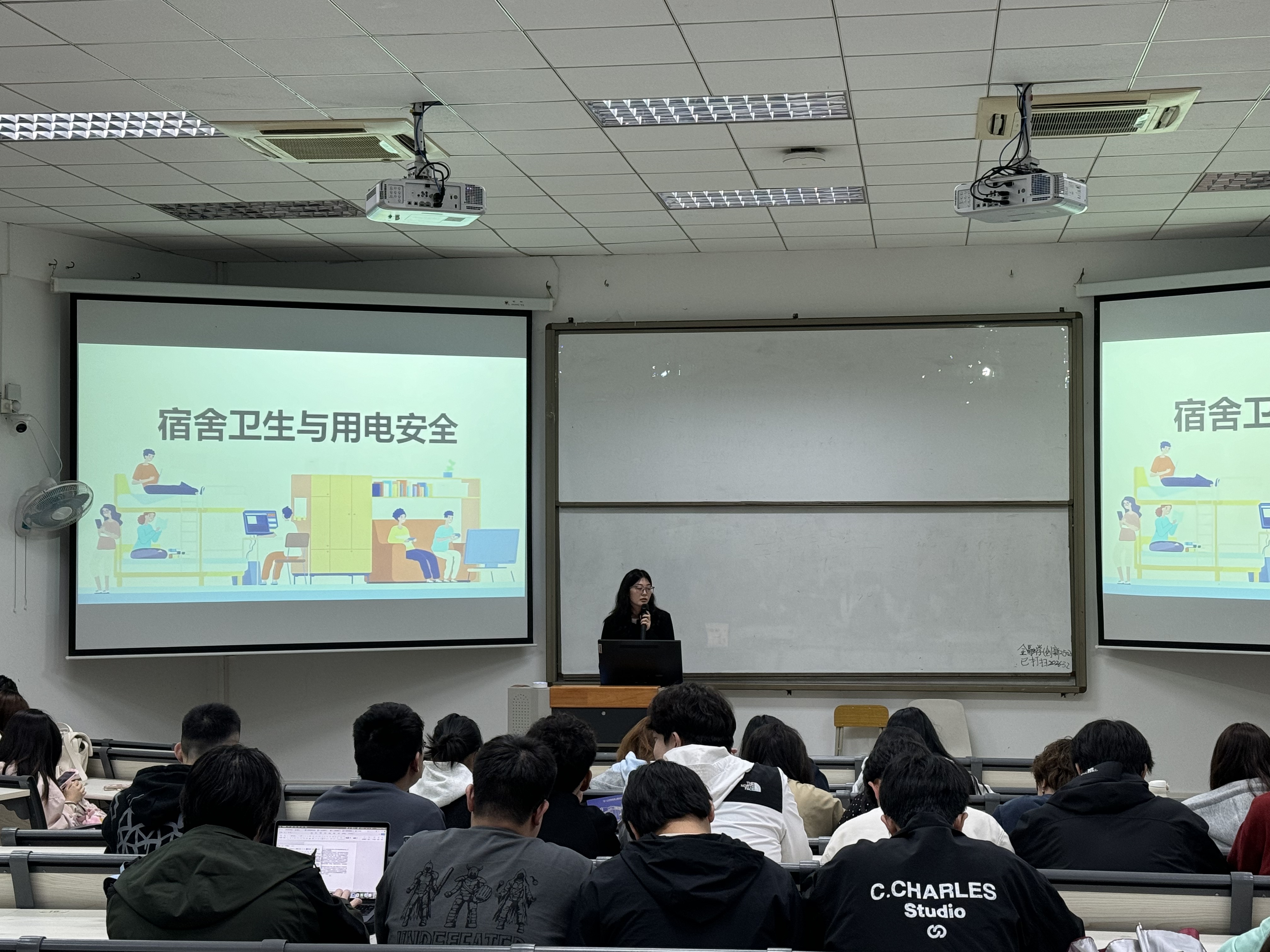 王颖.jpg