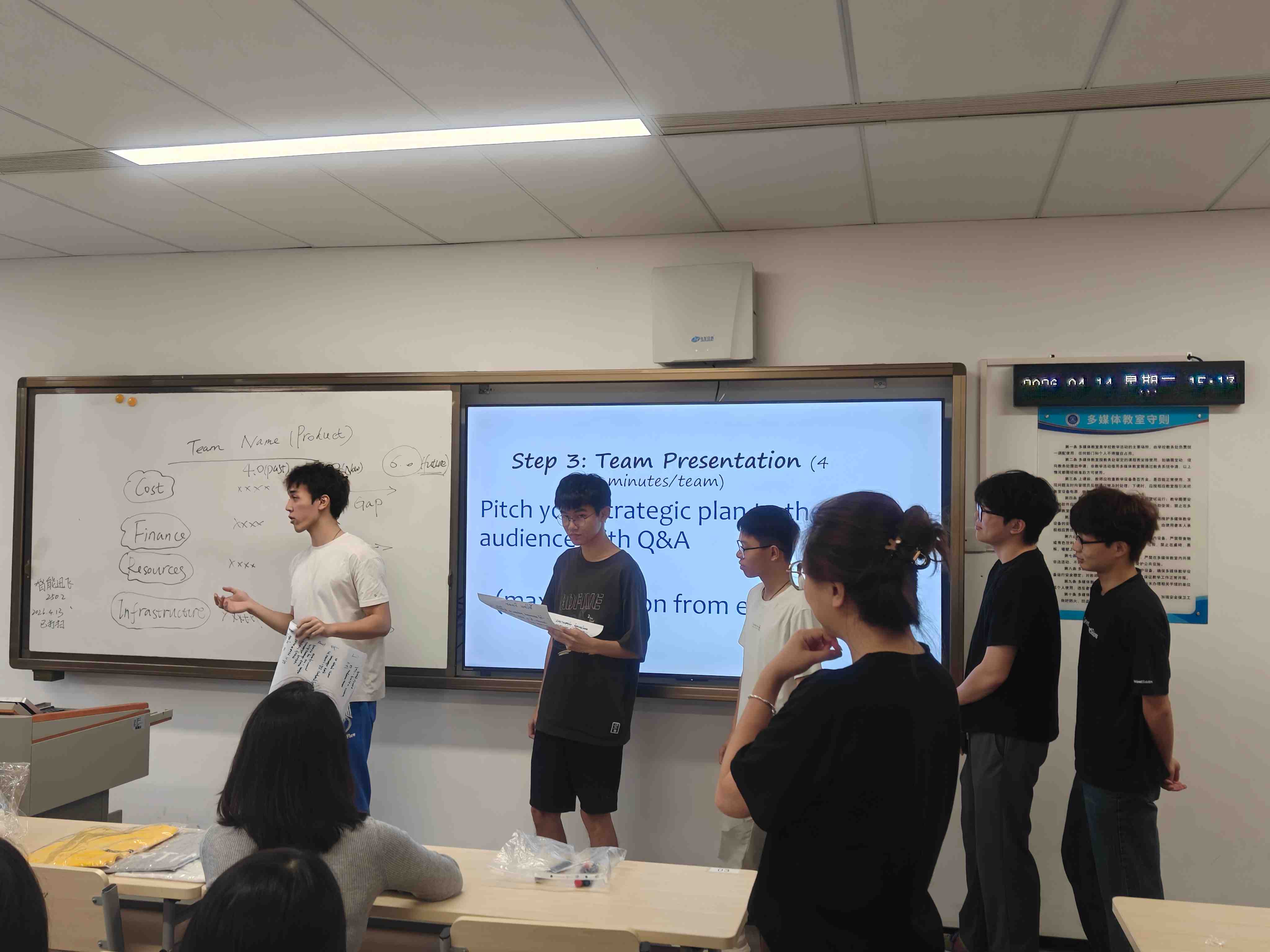 各小组进行实施方案展示（1）.jpg