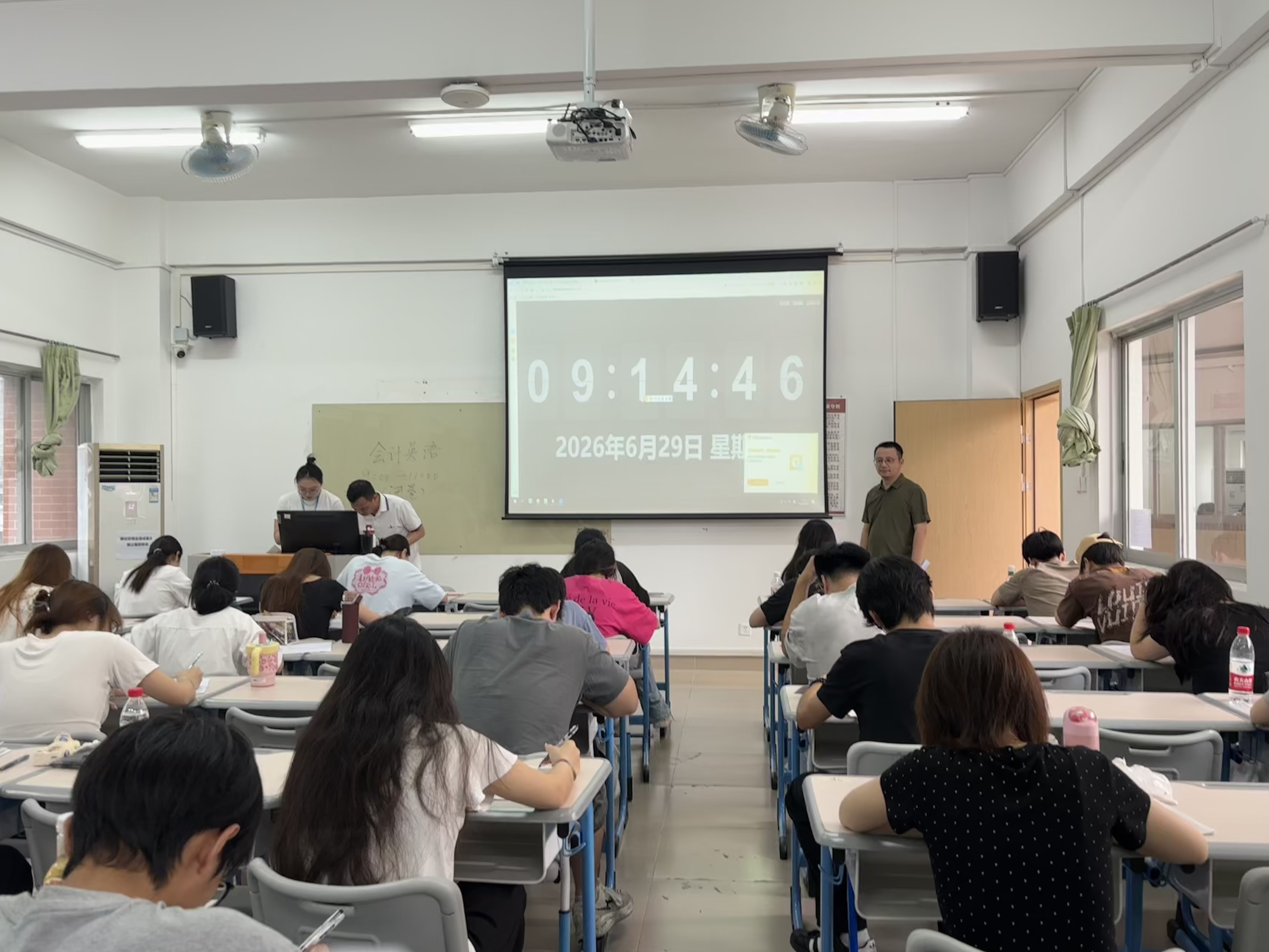学院巡考工作小组巡查现场.jpg
